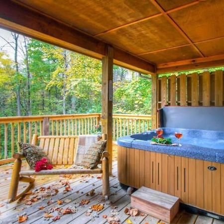 Great Location Pool Table Hot Tub Βίλα Gatlinburg Εξωτερικό φωτογραφία