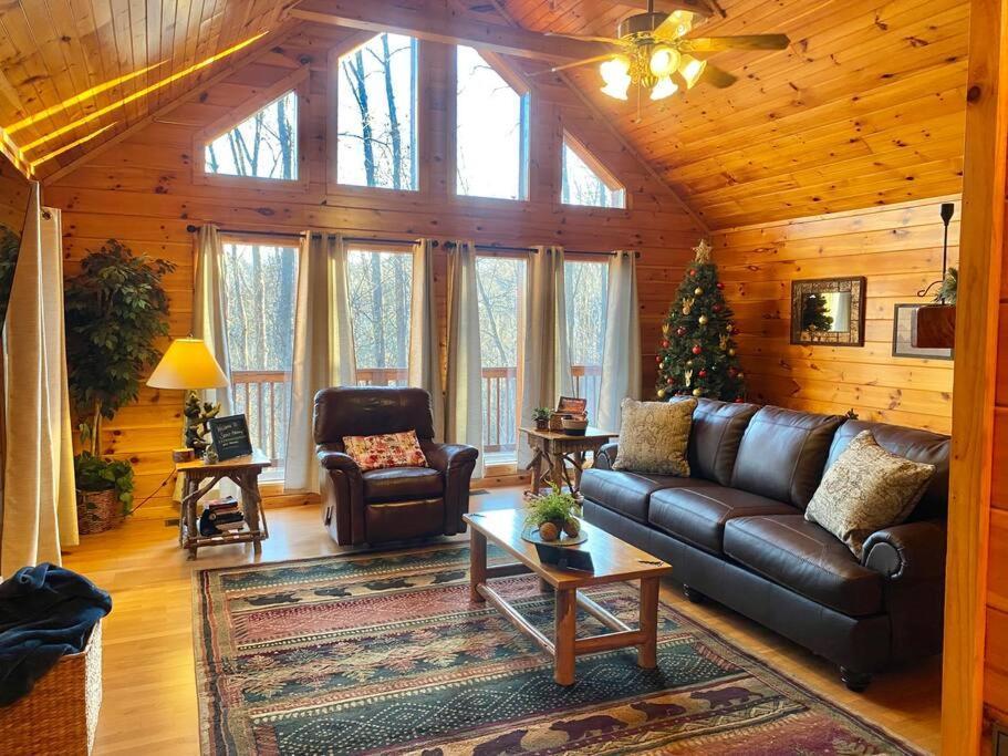 Great Location Pool Table Hot Tub Βίλα Gatlinburg Εξωτερικό φωτογραφία