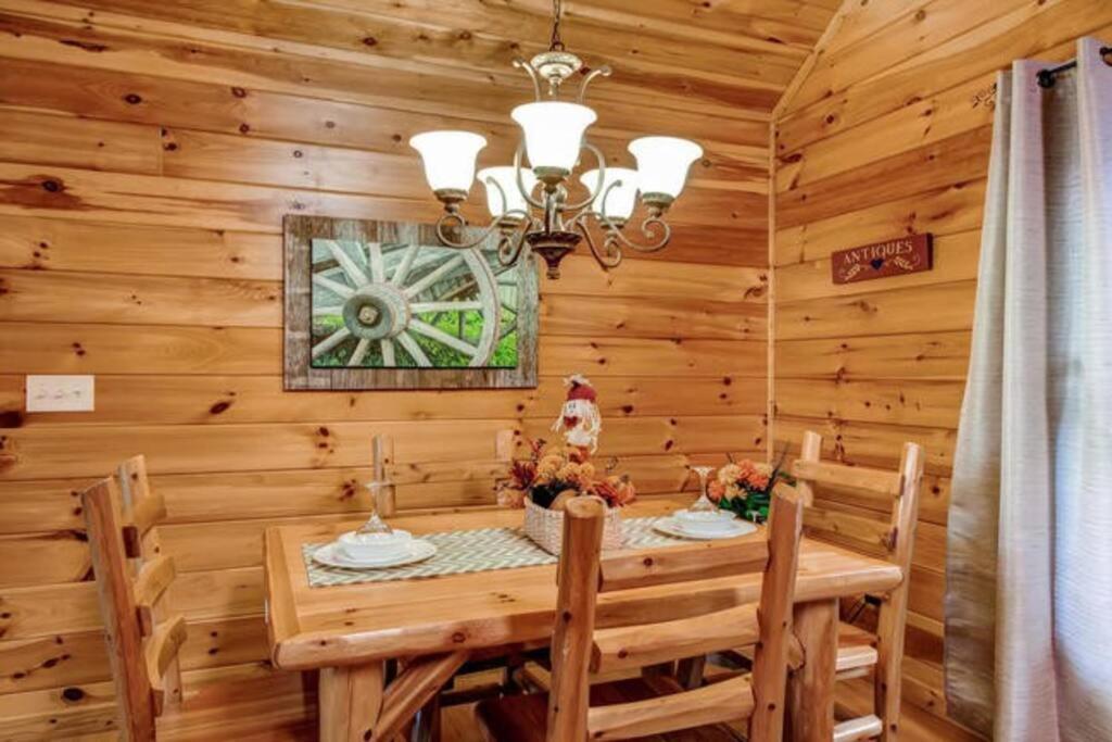 Great Location Pool Table Hot Tub Βίλα Gatlinburg Εξωτερικό φωτογραφία