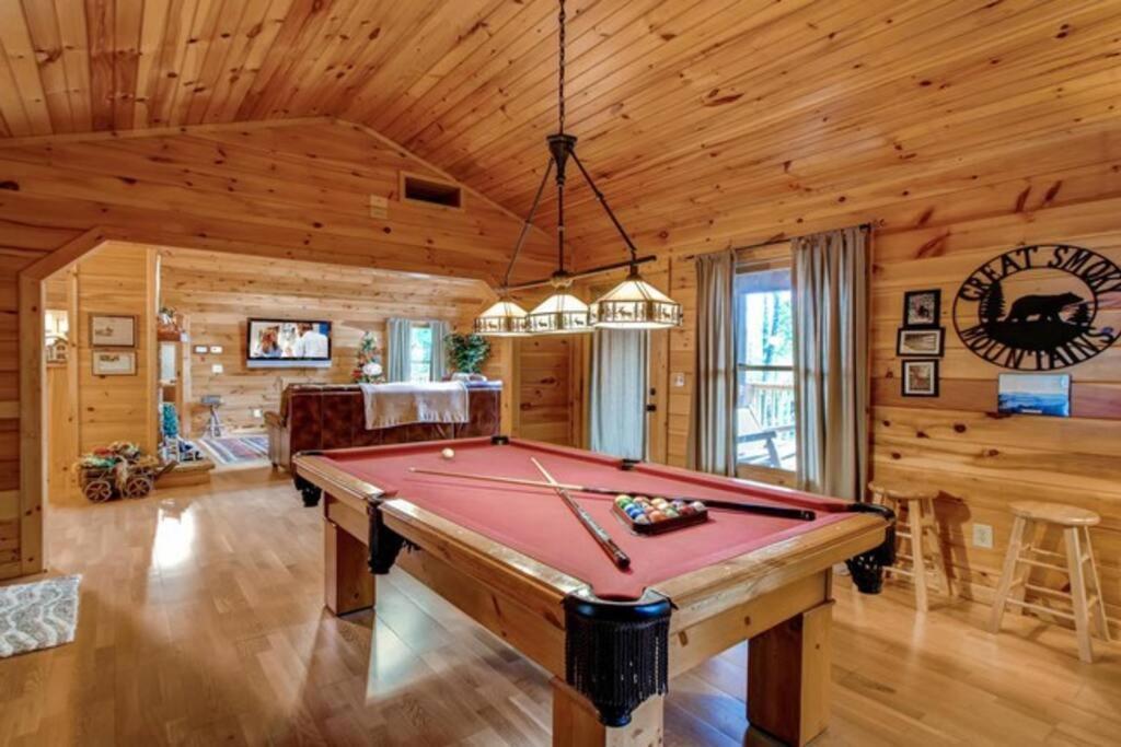 Great Location Pool Table Hot Tub Βίλα Gatlinburg Εξωτερικό φωτογραφία