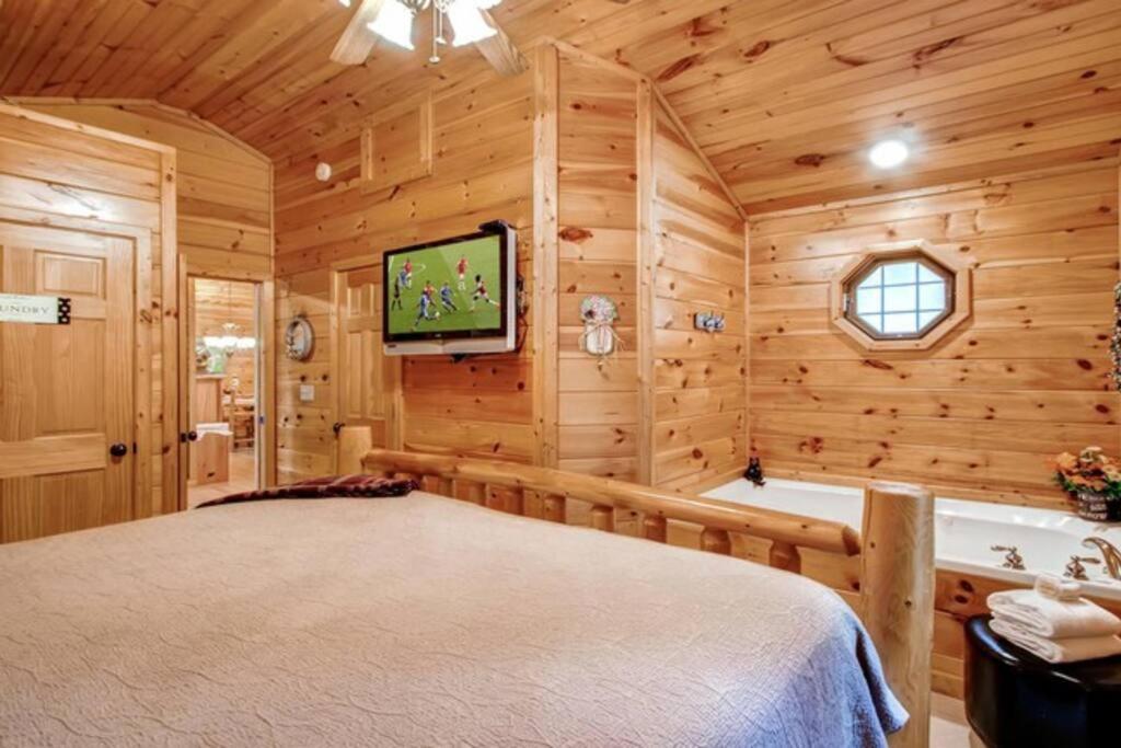 Great Location Pool Table Hot Tub Βίλα Gatlinburg Εξωτερικό φωτογραφία